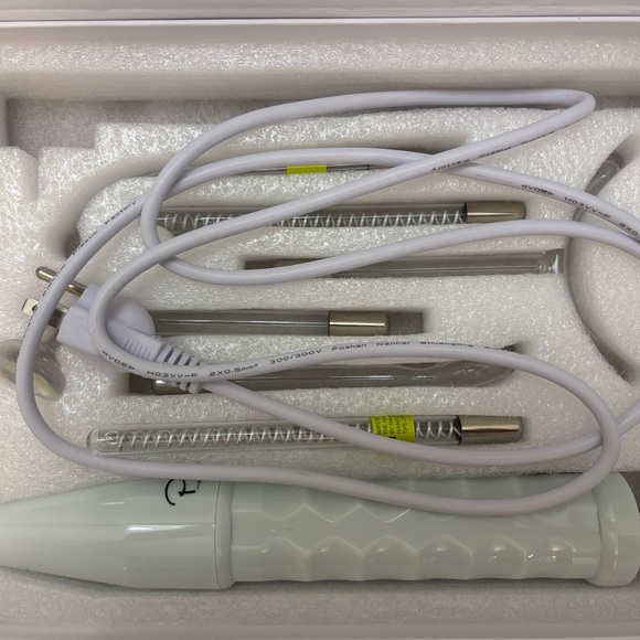 Pure Daily Care NuDerma Clinical Skin Therapy Wand - Picture 2 of 2